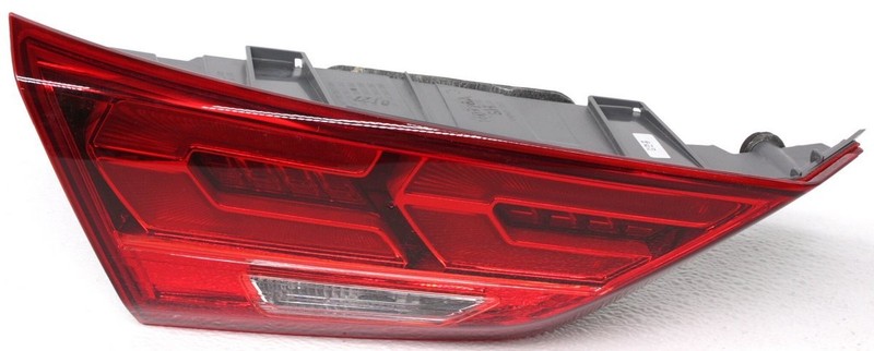 OEM Hyundai Elantra Sport Sedan Left Driver Side LED Tail Lamp Lens Chip