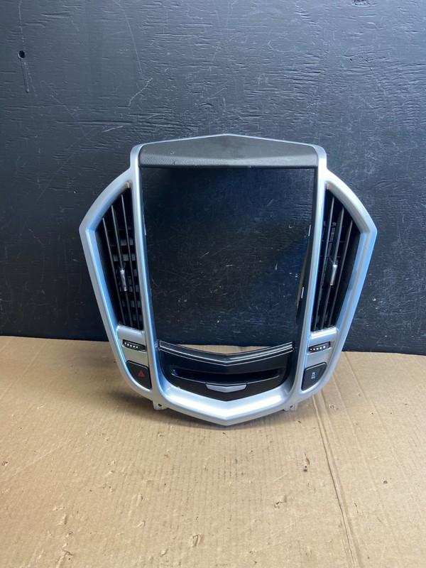 2013-2016 Cadillac SRX Center Dash Radio Trim Bezel with Air VentsOE AE4259 DG