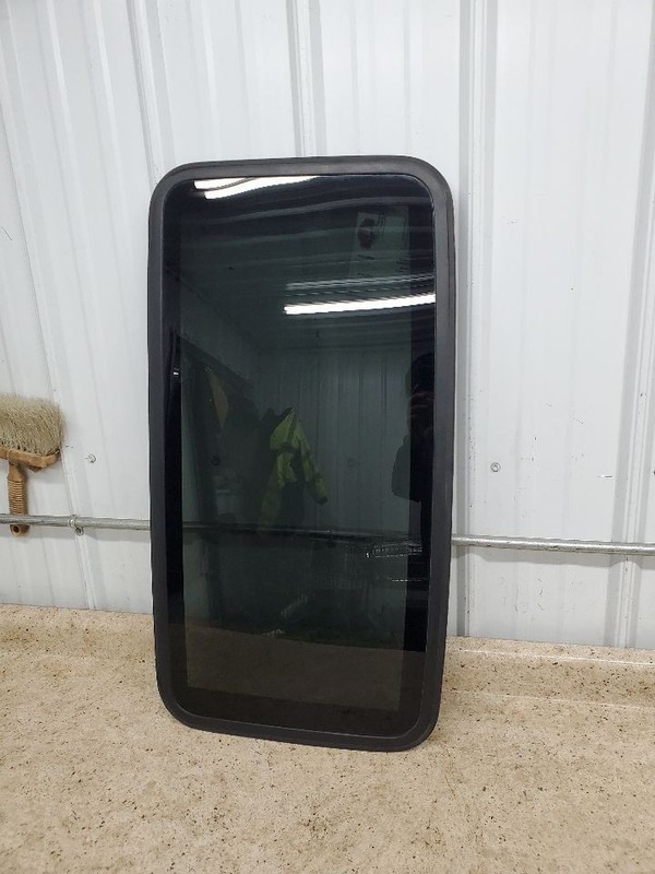 Roof Glass Fits 03-08 VIBE 305656