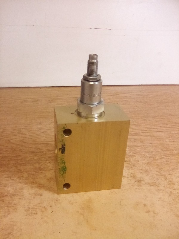 Vickers PRV11-12-S-0-15/ Reducing/Relieving Valve & Manifold