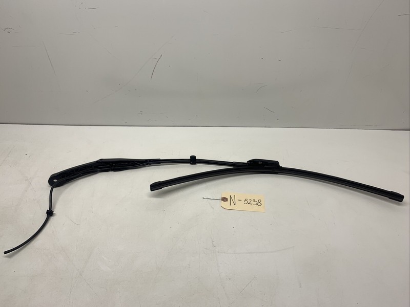 2023 Tesla Model Y Front Left Windshield Wiper Arm Blade 1658942-00-A 5238 U18