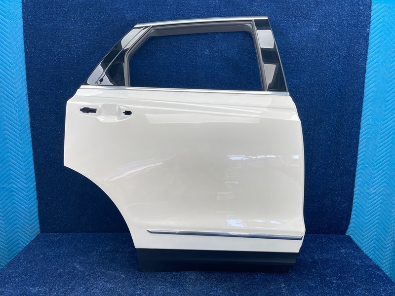 2017-2019 Cadillac XT5 Rear Right Passenger Side Door Shell OEM White