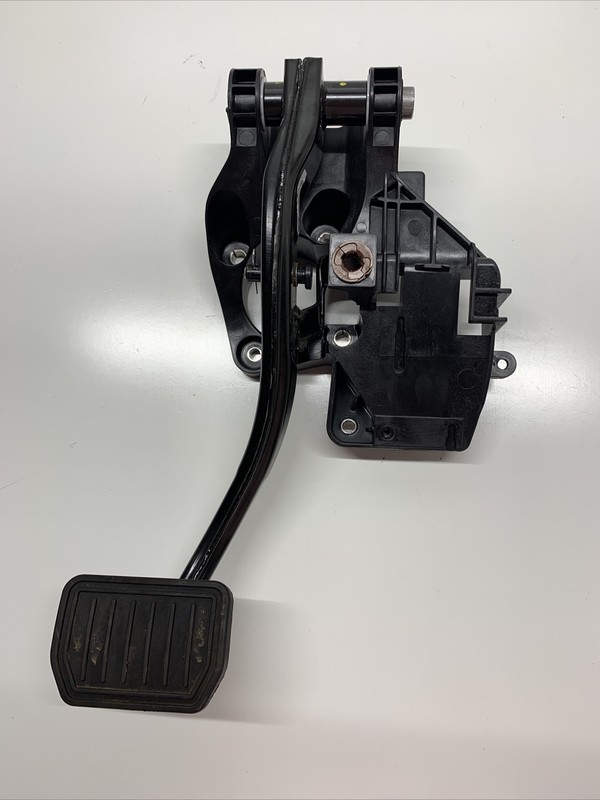 17-22 TESLA MODEL 3 BRAKE & ACCELERATOR PEDAL ASSEMBLY 1044691-00-C 1521 M9