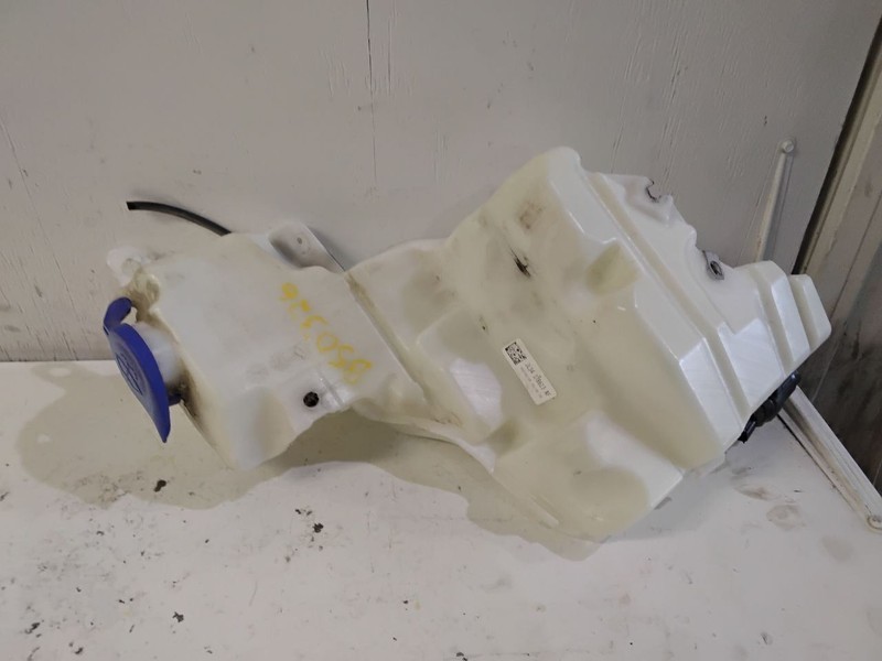 Wash Reservoir Fits 18-20 FORD F150 PICKUP 3554486