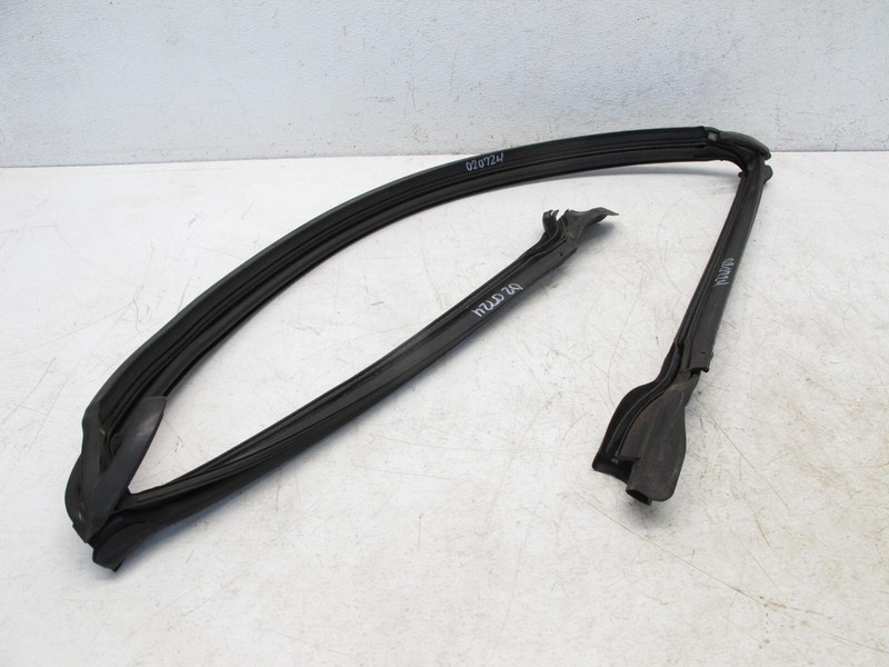 09-15 MINI COOPER S R57 CONVERTIBLE WINDSHIELD WEATHERSTRIP RUBBER SEAL OEM 0207