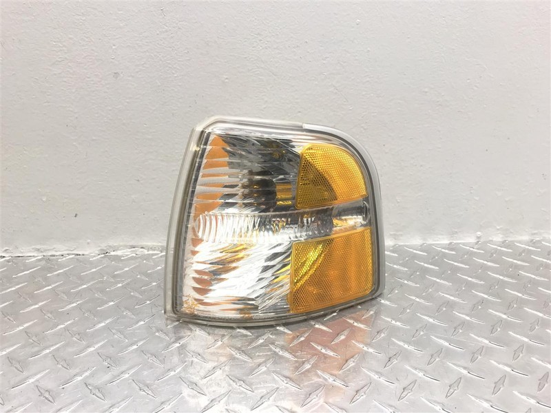02 03 04 FORD EXPLORER 4DR DRIVER PARK LAMP TURN SIGNAL LAMP OEM 116-03222L