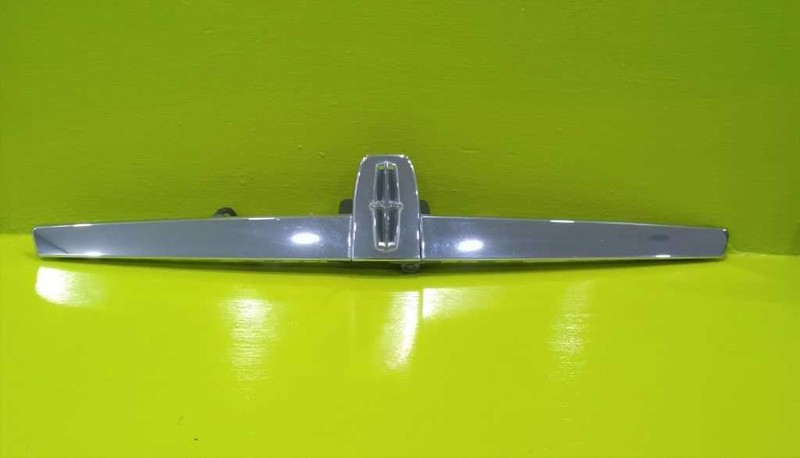 09 10 11 12 LINCOLN MKS TRUNK CHROME BEZEL W/CAMERA OEM 2910-112