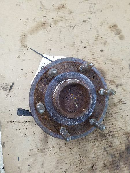 Hub Front Classic Style 6 Stud Regular Cab Fits 06-07 SIERRA 1500 PICKUP 82163