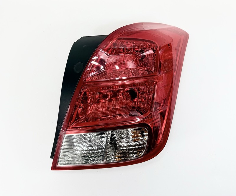2013-2016 Chevy Trax Passenger Side Tail Light RH Incandescent OEM 95136721