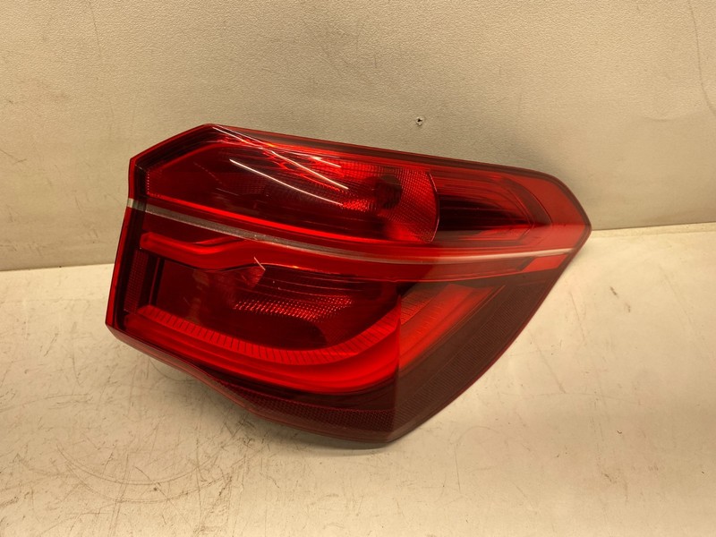 2016-2019 BMW X1 RIGHT SIDE REAR OUTER TAIL LIGHT ASSEMBLY QUARTER MOUNTED OEM