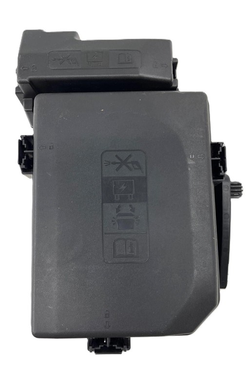 2016-2020 Buick Envision Engine Fuxe Box Complete W/ Cover OEM 84423753