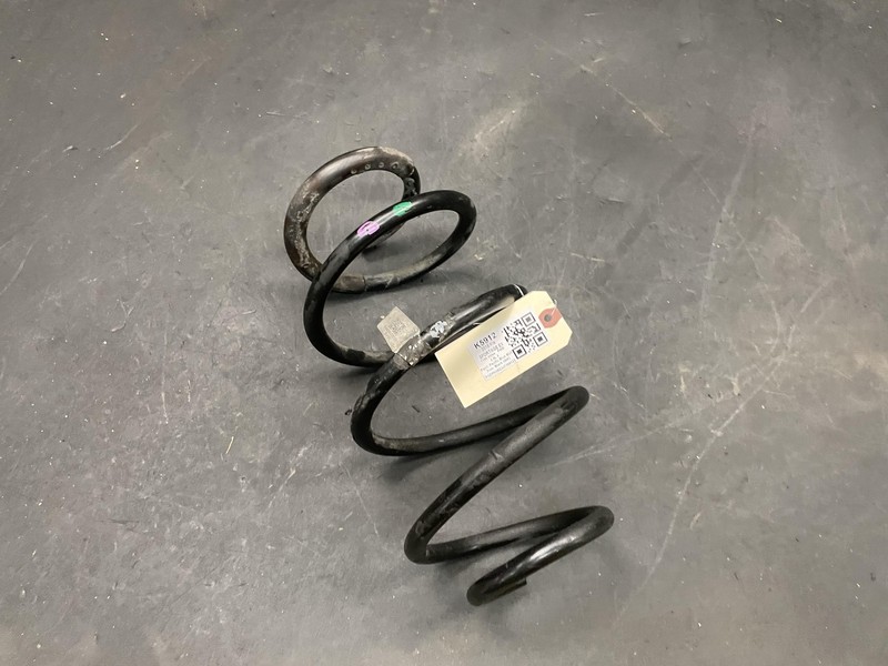 Front Right Coil Spring 2018 Kia Sportage 54630-D3DE0 2017 2019 2020 2021 2022