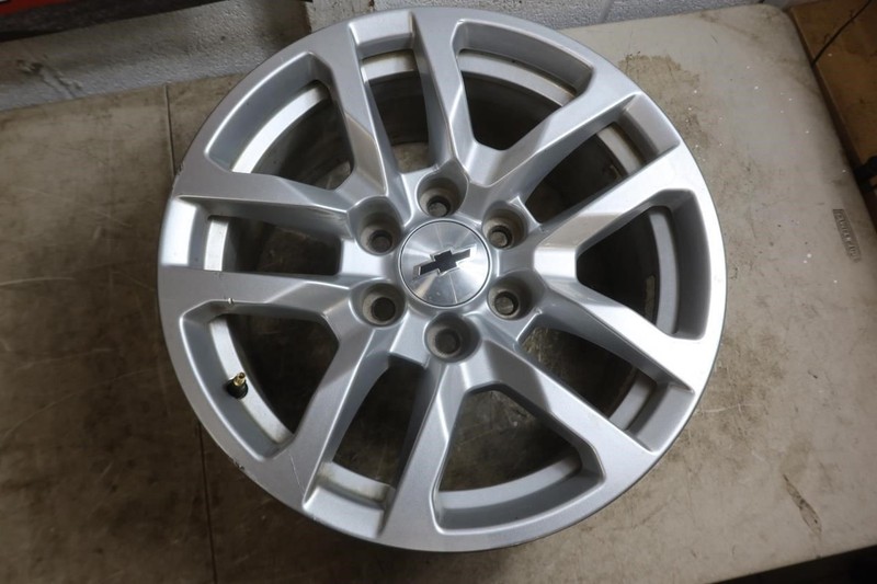 2019+ Chevy Silverado OEM Single Wheel Rim Assembly 18x8.5 23377011