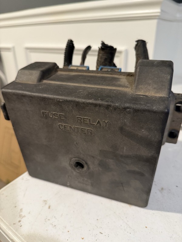 1999-2005 S10 BLAZER JIMMY FUSE BOX 15328840