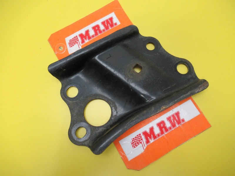 SWAY BAR FRAME BRACKET MOUNT BUSHING driver SIDE L SCION XB TC TOYOTA RAV4 PRIUS