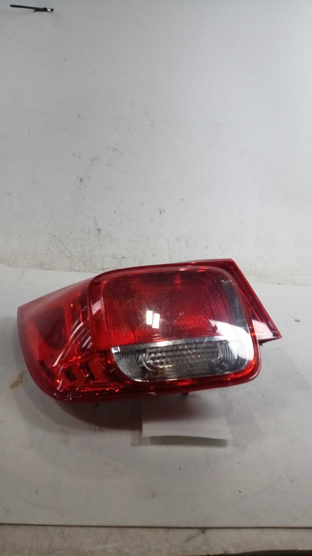 2015 Chevrolet Malibu Right Tail Light Assembly Grey OEM Used 92000 Mi