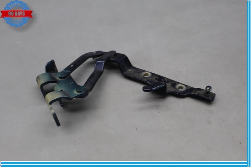03-19 Maserati Quattroporte M139 GranCabrio Right Side Hood Hinge Bracket Oem