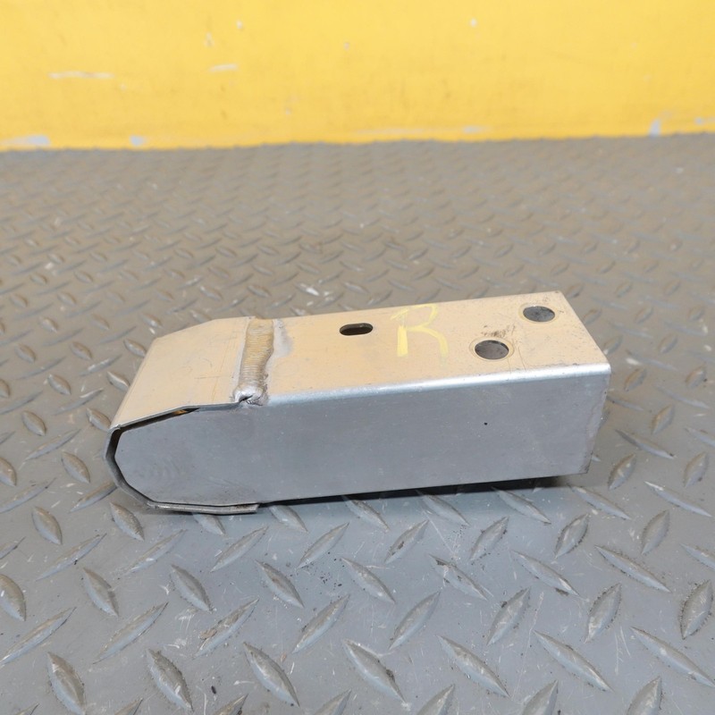 2018-2024 ALFA ROMEO STELVIO FRONT BUMPER REINFORCEMENT RIGHT BRACKET 68356915AA