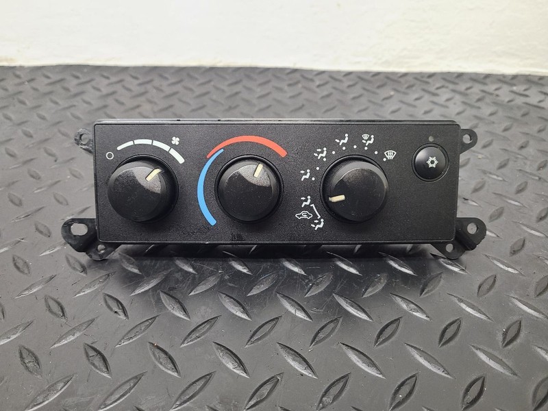 06 Dodge Ram 1500 Manual Temperature Climate Control W/O Defrost OEM 55056394AC