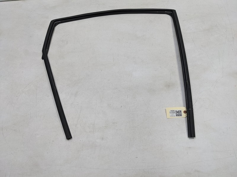 Rear Right Door Window Glass Run Channel 2019 Nissan Pathfinder 823303KA0C 18