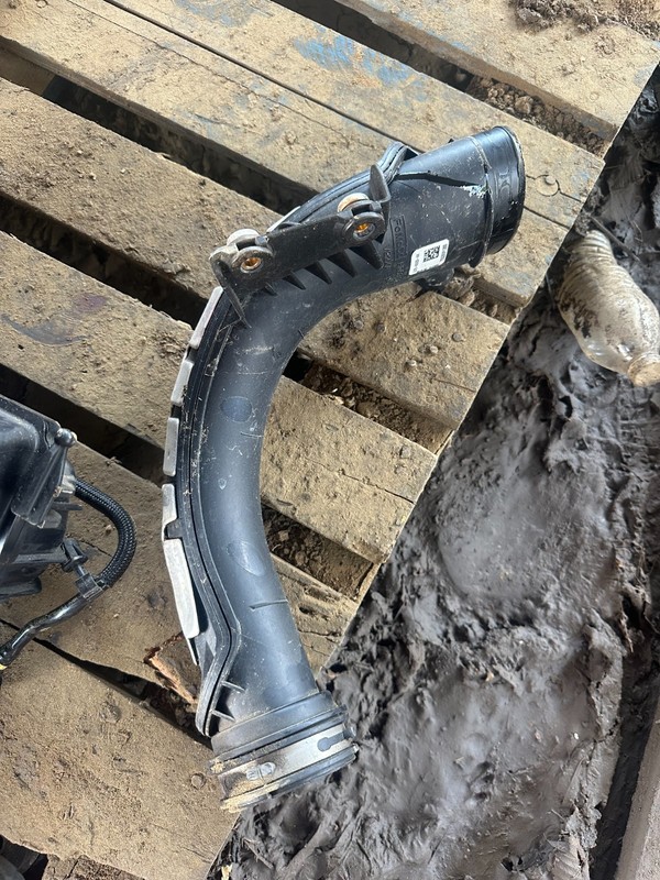13-16 FORD ESCAPE MKC OEM 2.0 AIR INTAKE HOSE DUCT