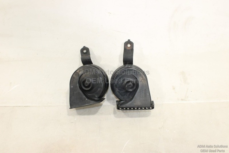 2011 - 2021 JEEP GRAND CHEROKEE FRONT LH / RH SIDE HORN SET HIGH / LOW TONE OEM