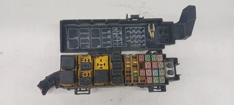05-'07 JEEP LIBERTY Engine Fuse Box OEM 1 Year Warranty