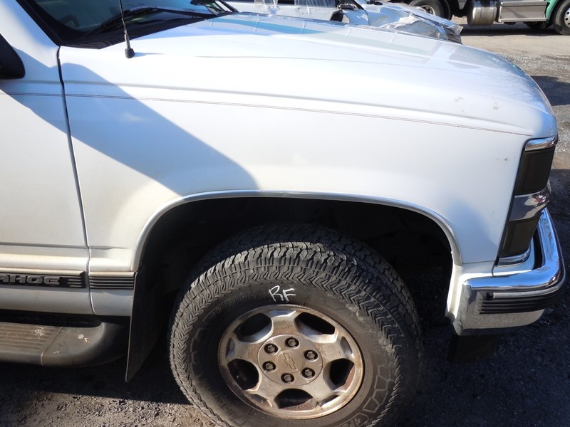 1995-2000 Chevrolet Tahoe Fender Passenger Right RH W/O Flare OEM U8624