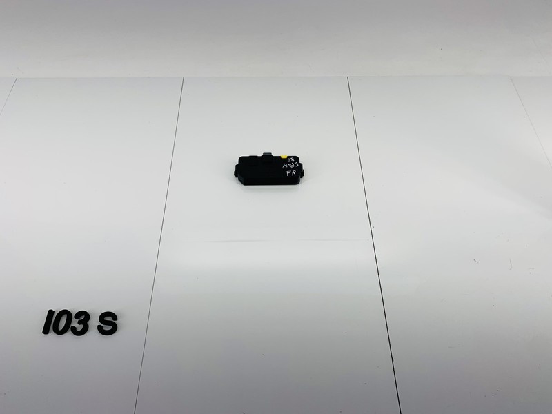 17-23 TESLA MODEL 3 FRONT RIGHT PASSENGER SIDE POWER SEAT CONTROL MODULE OEM