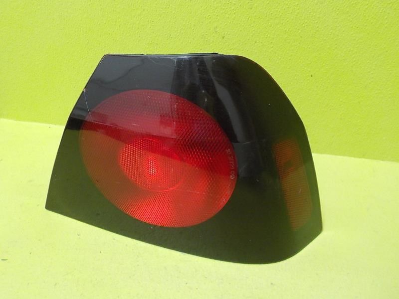 04-05 Chevrolet Impala Right Passenger Tail Light W/O Body Color OEM 16525262