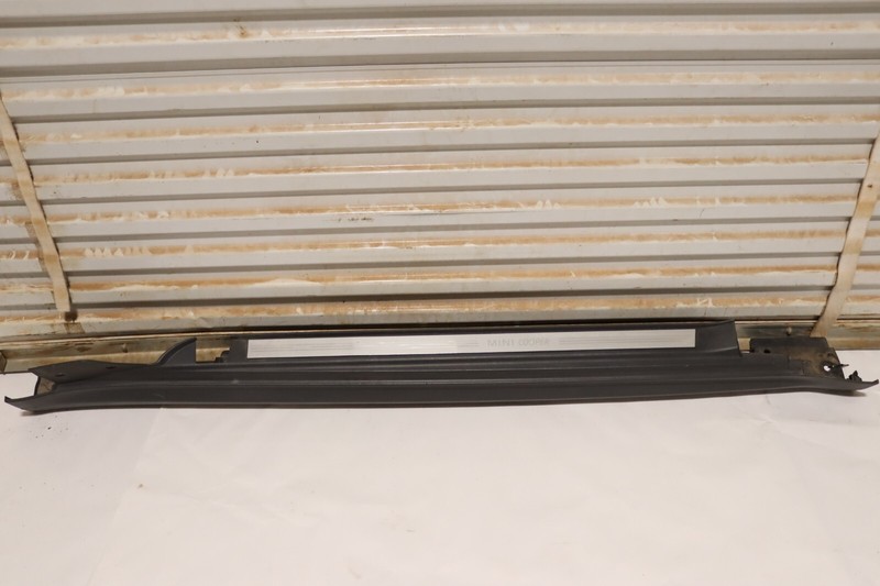 2008-2014 MINI COOPER CLUBMAN HATCH BACK R55 RIGHT PASSENGER ROCKER MOLDING OEM