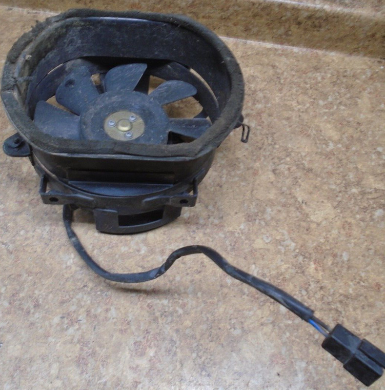1998 Suzuki Marauder VZ800 VZ 800 Radiator Coolant Fan Engine Cooling Shroud 98