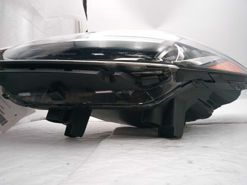 2019 Hyundai Sonata Left Headlight Assembly White Halogen Used Deep Scratch