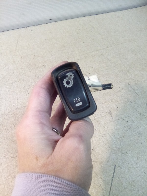Mack 20964198 Pressure PTO Switch W/ Connector