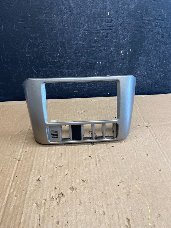 2001-2003 Toyota Sienna Center Console Dash Radio Bezel Trim ad2256 DG