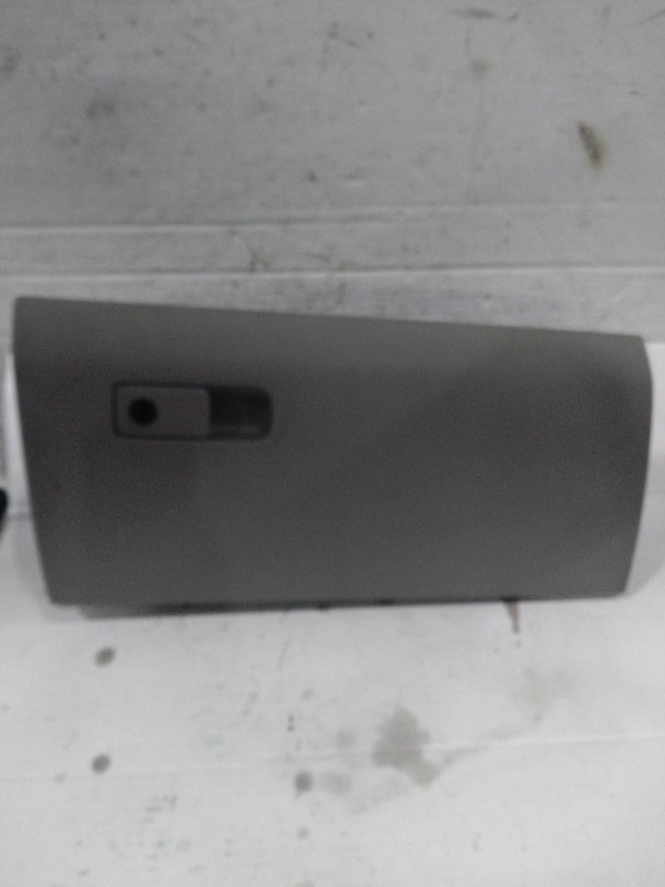 2017 KIA Sedona Glove Box White OEM Used 86000 Miles NJ25-21473-533770