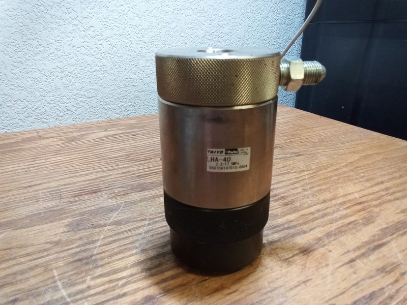 Parker Taiyo LHA-40 Hydraulic Cylinder W/Clamp Head