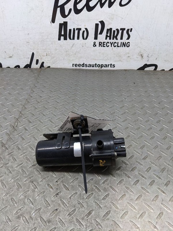 03-06 Silverado Sierra Tahoe Yukon Brake Vacuum Valve Booster Supplement 1184597