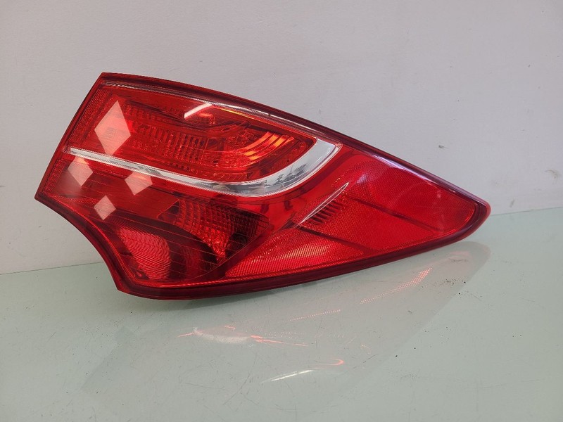 Passenger Tail Light LED Silver Inner Bulb Trim Fits 18-21 EXPEDITION 587298