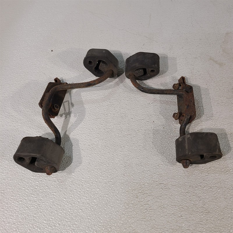 99-04 Mustang Gt Muffler Hanger Exhaust Mounting Bracket Hangers Aa7412