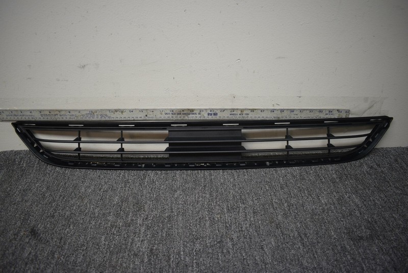 2009-2015 BMW X3 FRONT CENTER LOWER GRILLE FACTORY OEM