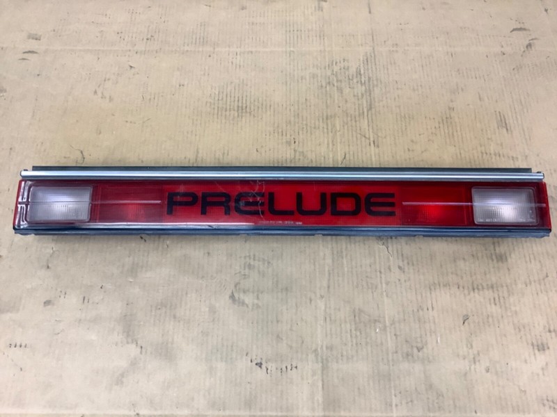 86-87 Prelude DX Rear Center Finish Panel Reflector Bezel Tail Light Trim