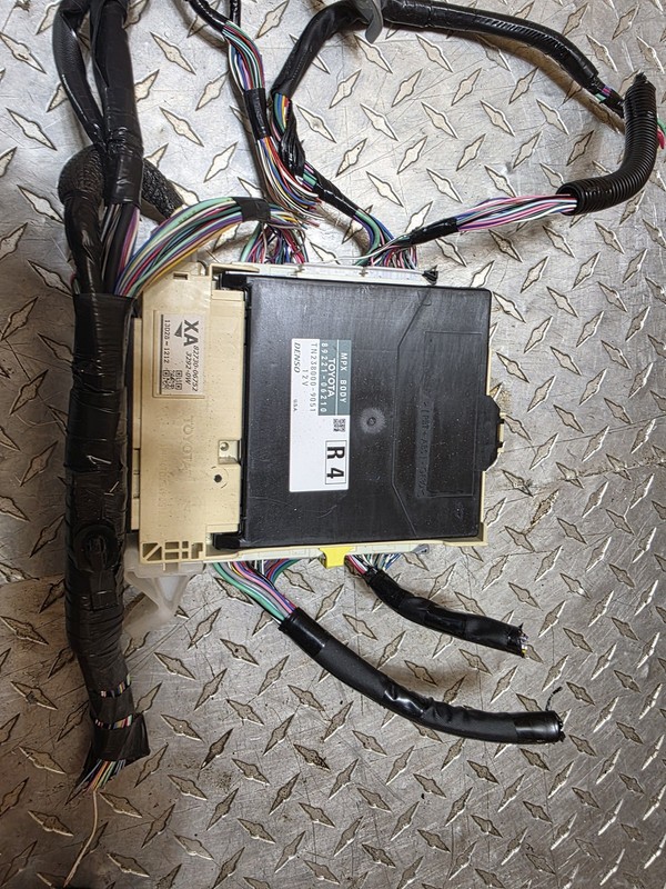 2013 2014 Toyota Camry MultiPlex MPX Body Control Module BCM 89221-06210 OEM