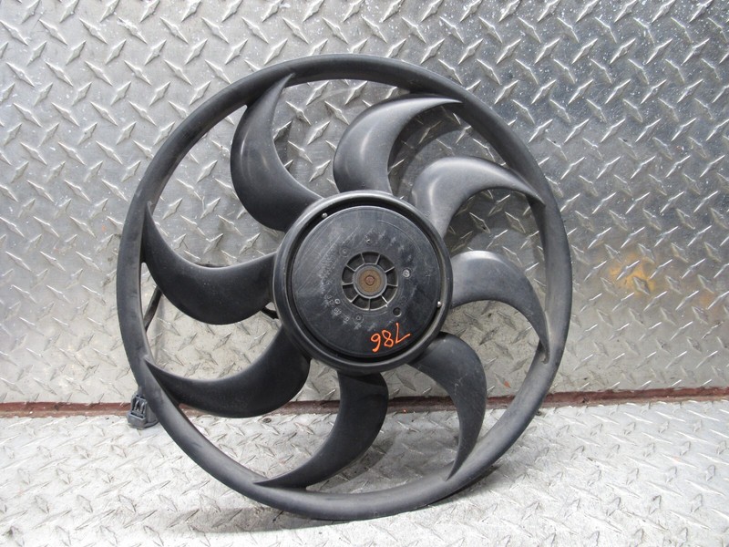 12 - 18 FORD FOCUS MOTOR ENGINE RADIATOR COOLING FAN MOTOR SHROUD 3 136 613 380