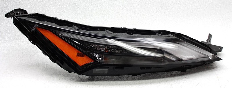 OEM Nissan Rogue Right Passenger Side Lamp 26120-6RR0A Lens Chip