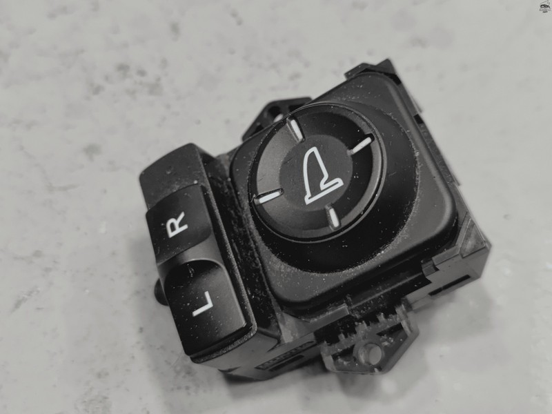 2017-2022 ACURA MDX FRONT DRIVER SIDE DOOR OUTER MIRROR CONTROL SWITCH OEM