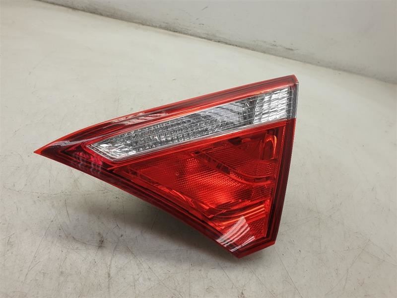 15-17 TOYOTA CAMRY PASSENGER SIDE REAR RIGHT TAIL LIGHT ASSEMBLY
