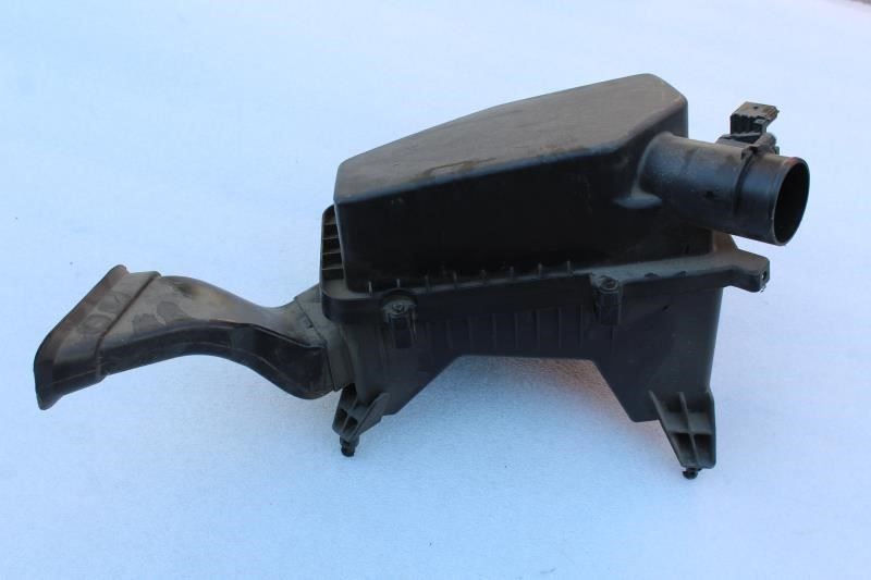2016 CHEVROLET VOLT AIR INTAKE CLEANER BOX FILTER HOUSING 23379066 23381452