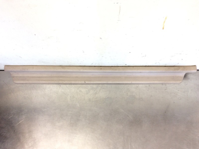 90-93 Accord 2DR Left Side Step Garnish Floor Lower Molding Carpet Trim Ivory
