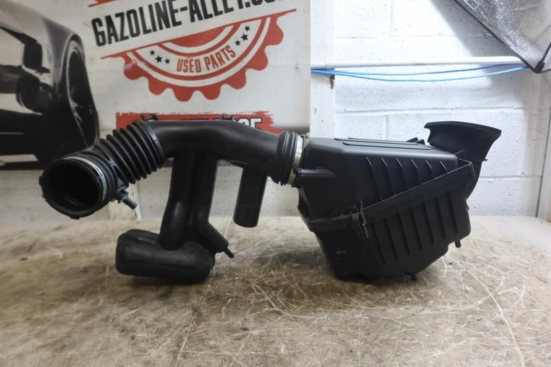 2012-2018 Jeep Wrangler JK OEM Air Intake Cleaner Box Tube Assembly 04627063
